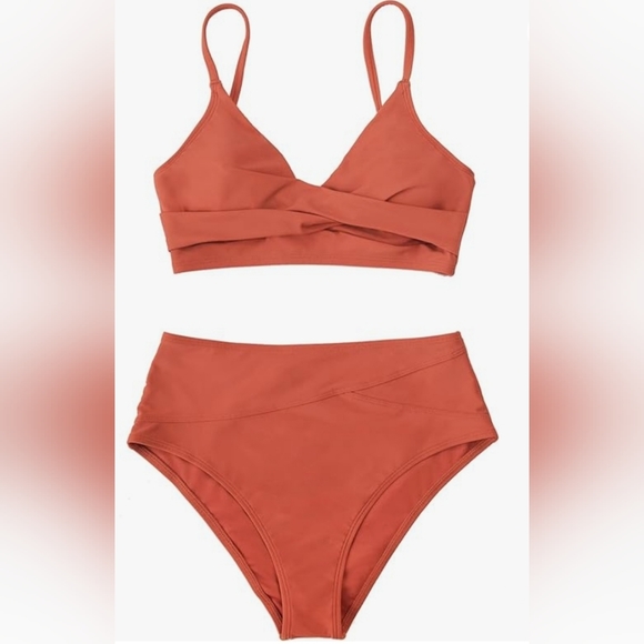 Cupshe twist top high waisted bikini - Picture 3 of 9